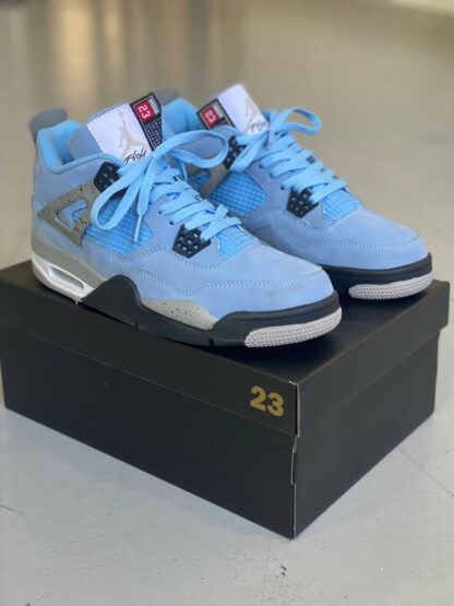 Air Jordan 4 Retro UNC