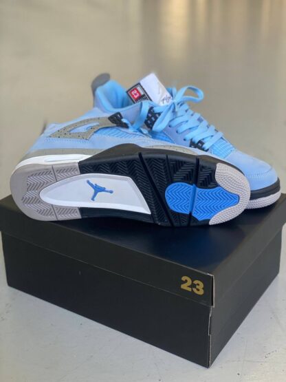 Air Jordan 4 Retro UNC