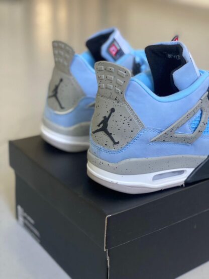 Air Jordan 4 Retro UNC