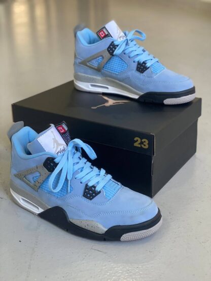 Air Jordan 4 Retro UNC