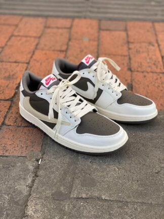 Air Jordan 1 x Travis Scott Reverse mocha