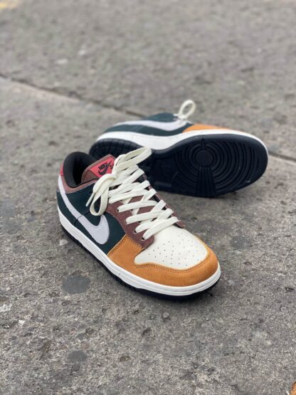 Nike SB Dunk Low "Classic Brown"