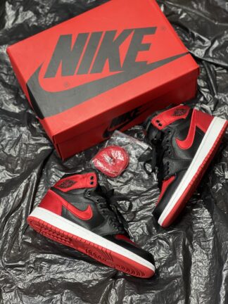 Air Jordan 1 Retro OG Bread Satin