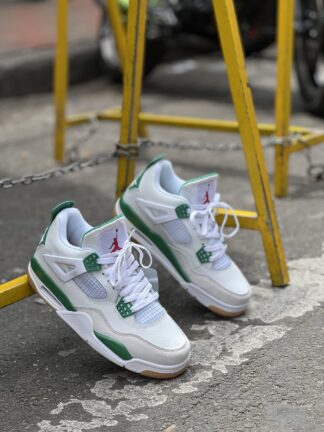 Air Jordan 4 Retro SB Pine Green