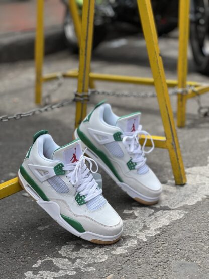 Air Jordan 4 Retro SB Pine Green