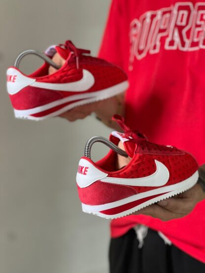 Nike Cortez San Valentín Roja - Image 3