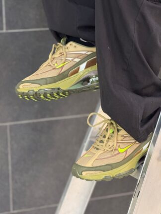 Shox Ride 2 SP de Nike x Supreme Cave Stone